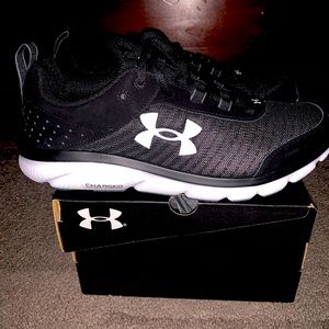 Under Armour Sneakers Brand New Woman Size 11